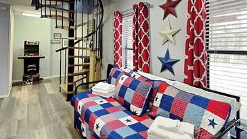 Condo (3 Bedrooms) | Property amenity