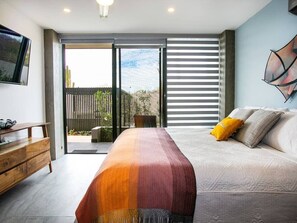 2 bedrooms, iron/ironing board, travel crib, WiFi (surcharge)