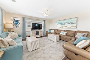 Smart TV, books - 🏖 3 Min Walk to the Beach 💦 Ice Machine  🌼 In Quiet Fort Morgan (Gulf Shores)