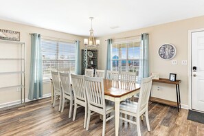 Dining - 🏖 3 Min Walk to the Beach 💦 Ice Machine  🌼 In Quiet Fort Morgan (Gulf Shores)