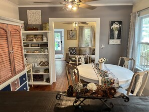 Dining - Oaktree Cottage in Mount Dora Historic District. (Mount Dora)