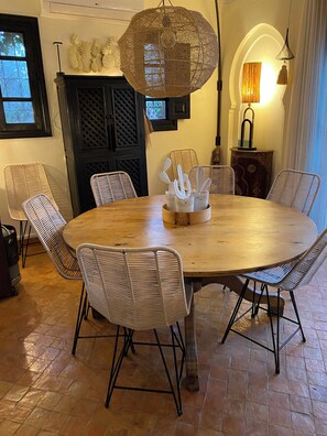 تناول الطعام