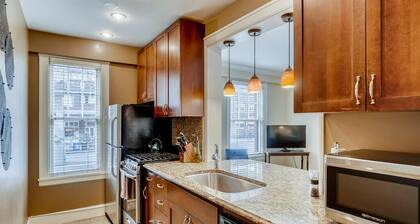 Historic 2BR Apt in the â€ïž of DT Seattle. Free Parking + 99 WalkScore