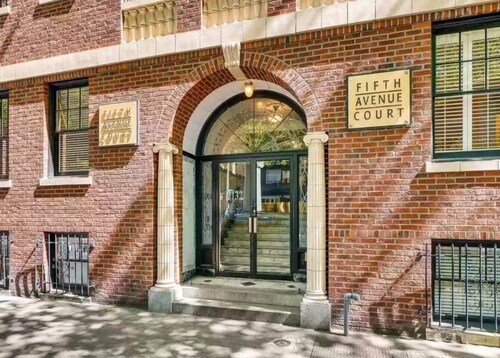 Historic 2BR Apt in ❤️ of DT Seattle Free Parking+