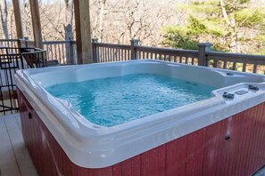 Bañera de hidromasaje al aire libre