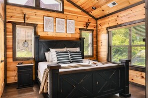 5 bedrooms, iron/ironing board, free WiFi, bed sheets