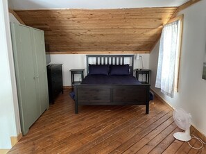 3 bedrooms, iron/ironing board, travel cot, free WiFi - Echo Lake Lakefront Cabin in picturesque Qu’Appelle Valley,  (Fort san)