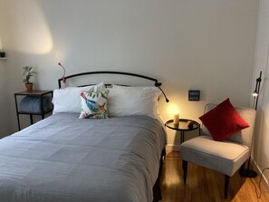 1 habitación, tabla de planchar con plancha, wifi gratis y ropa de cama 