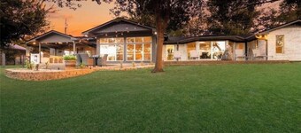 ***THE C5 RIVER HOUSE MINUTES FROM MAGNOLIA AND BAYLOR RIVER ***