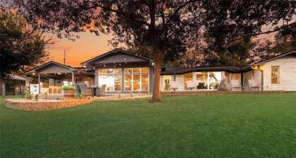 ***THE C5 RIVER HOUSE MINUTES FROM MAGNOLIA AND BAYLOR RIVER ***