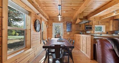 Log cabin with game room by skiing & lake