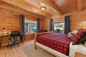 3 bedrooms, desk, travel cot, free WiFi