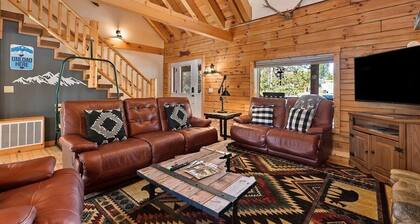Log cabin with game room by skiing & lake
