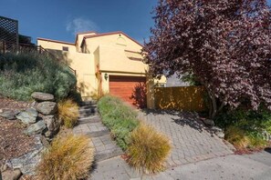 Exterior - Magnificent Apartment with Great Views! (Queenstown)