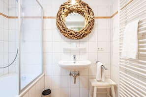 Unclassified image, 4 of 49, button