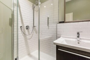 Shower, hair dryer, towels - Art your Life - Residence, Whg. 2 Adam - Art your Life - Residence Seeburg (Sylt)
