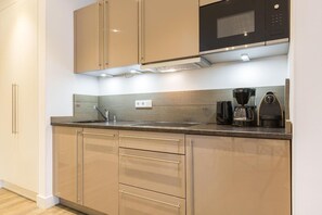 Kühlschrank, Herdplatte, Geschirrspüler