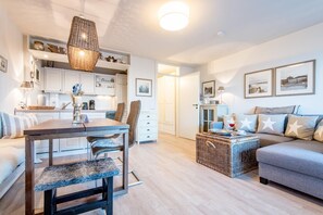 TV, DVD player - Exclusive. Central. Close to the beach. - House Käpt'n-Christiansen (Sylt)