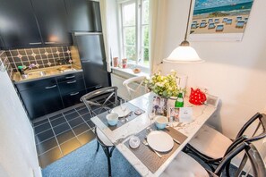 Fridge, coffee/tea maker, electric kettle, toaster