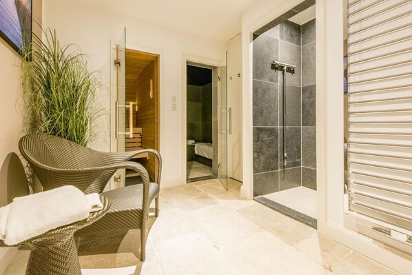 Unclassified image, 1 of 35, button