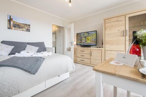 1 bedroom, WiFi, bed sheets