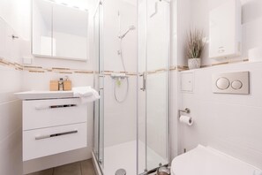 Shower, hair dryer, towels - Dünenhof zum Kronprinzen, Whg. 73 - Dünenhof zum Kronprinzen (Wenningstedt-Braderup (Sylt))