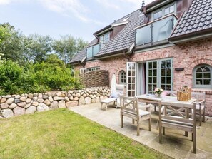 Unclassified image, 4 of 23, button