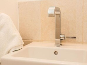 Unclassified image, 5 of 23, button