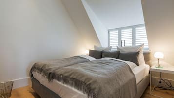 3 bedrooms, in-room safe, iron/ironing board, WiFi