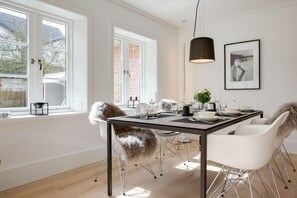 Unclassified image, 5 of 36, button