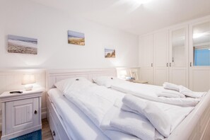 Unclassified image, 5 of 33, button