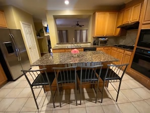 Refrigerador, microondas, horno y lavavajillas