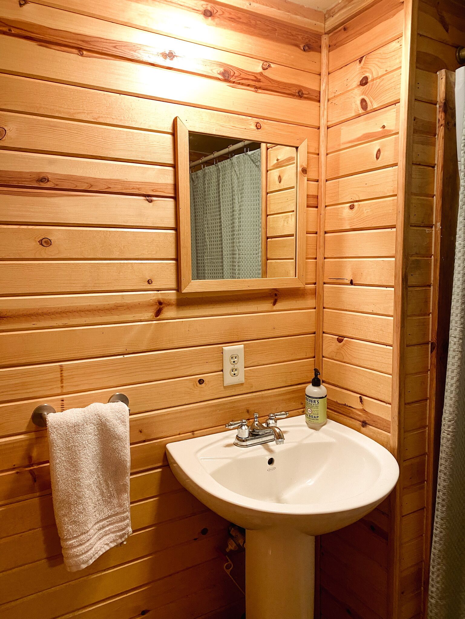 Bathtub, towels, shampoo, toilet paper