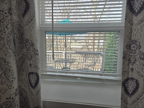 Interior - Creekside Cottage. Weekly/ Monthly Discounts. Wifi. Private. Great deck! (Mount Vernon)