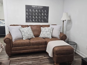 Smart TV - Creekside Cottage. Weekly/ Monthly Discounts. Wifi. Private. Great deck! (Mount Vernon)