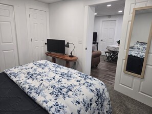 1 makuuhuone, työpöytä, Wi-Fi, vuodevaatteet