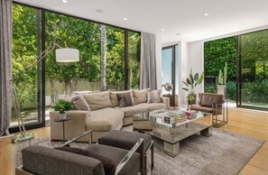 Televisor intel·ligent i llar de foc 