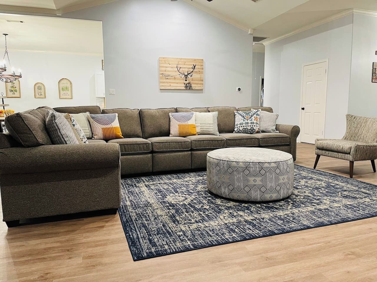 智能电视、壁炉、桌上足球、乒乓球