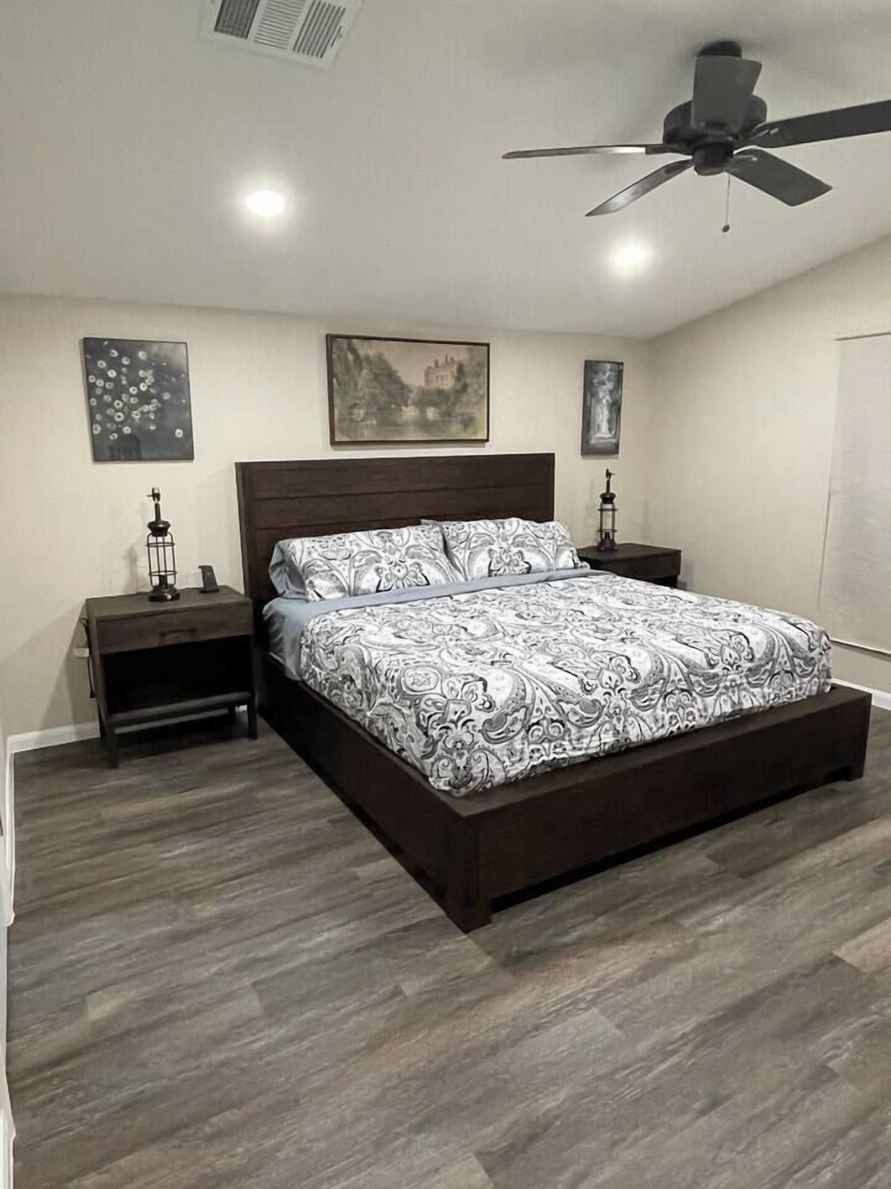 7 多间卧室、办公桌、熨斗/熨衣板、旅行婴儿床