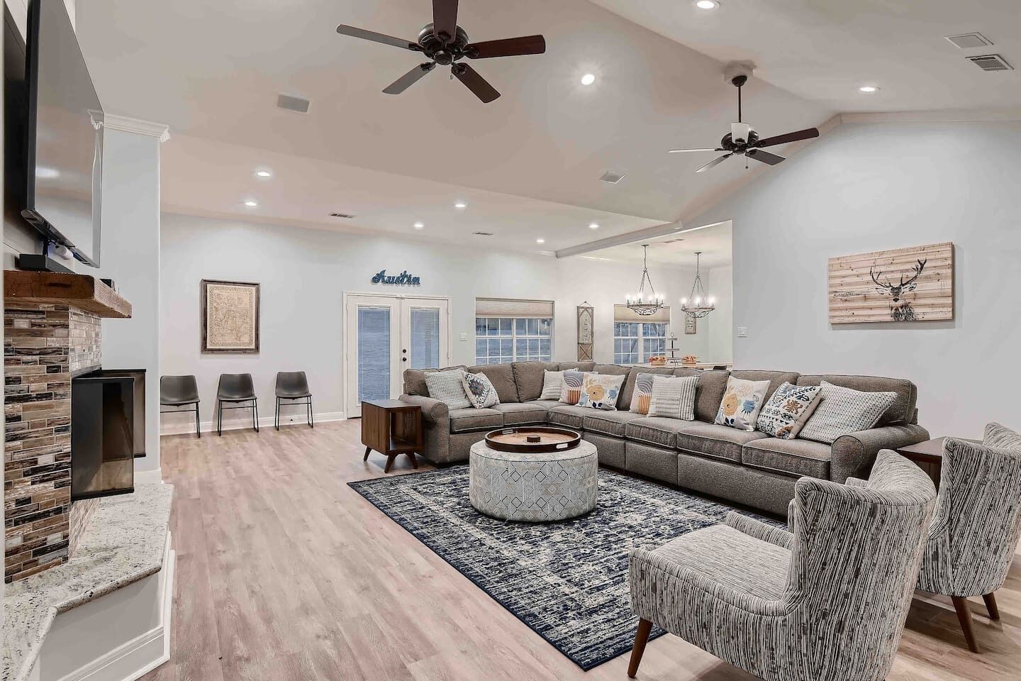 智能电视、壁炉、桌上足球、乒乓球