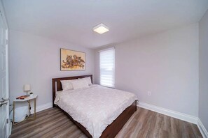 4 bedrooms, iron/ironing board, free WiFi, bed sheets