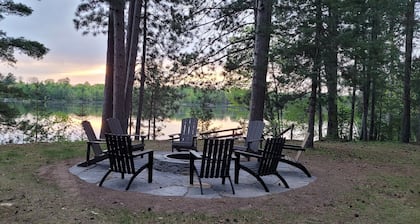 Northwoods cozy 3BR/2BA lakefront cabin on ATV/UTV trail