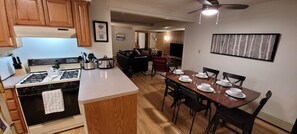 ثلاجة، ميكروويف، فرن، موقد طهي مسطح