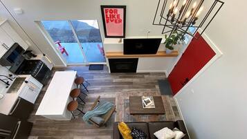 Smart-tv och eldstad