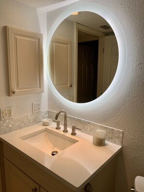 Combined shower/bathtub, hair dryer, towels, soap