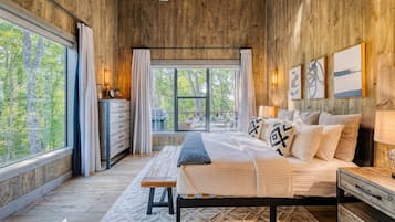 4 slaapkamers, een bureau, een strijkplank/strijkijzer, reisbedje