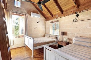2 camere, una scrivania, ferro/asse da stiro, Wi-Fi gratuito