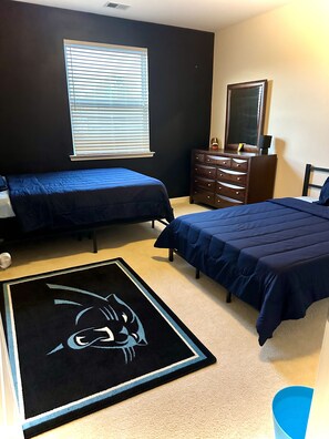 4 bedrooms, iron/ironing board, free WiFi, bed sheets - Book Now: Spacious & Comfy 4 Bedroom Home in University - Free Parking & WiFi!" (Charlotte)