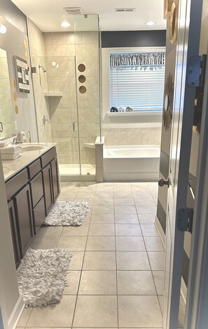 Combined shower/bathtub, towels, soap, toilet paper - Book Now: Spacious & Comfy 4 Bedroom Home in University - Free Parking & WiFi!" (Charlotte)