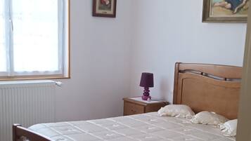 4 chambres, fer et planche à repasser, Wi-Fi gratuit, draps fournis